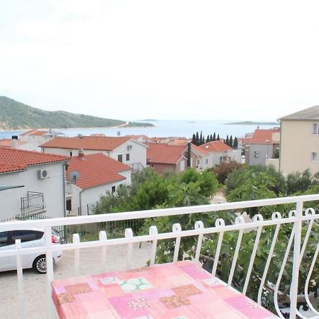 Apartments Ada Примоштен Экстерьер фото
