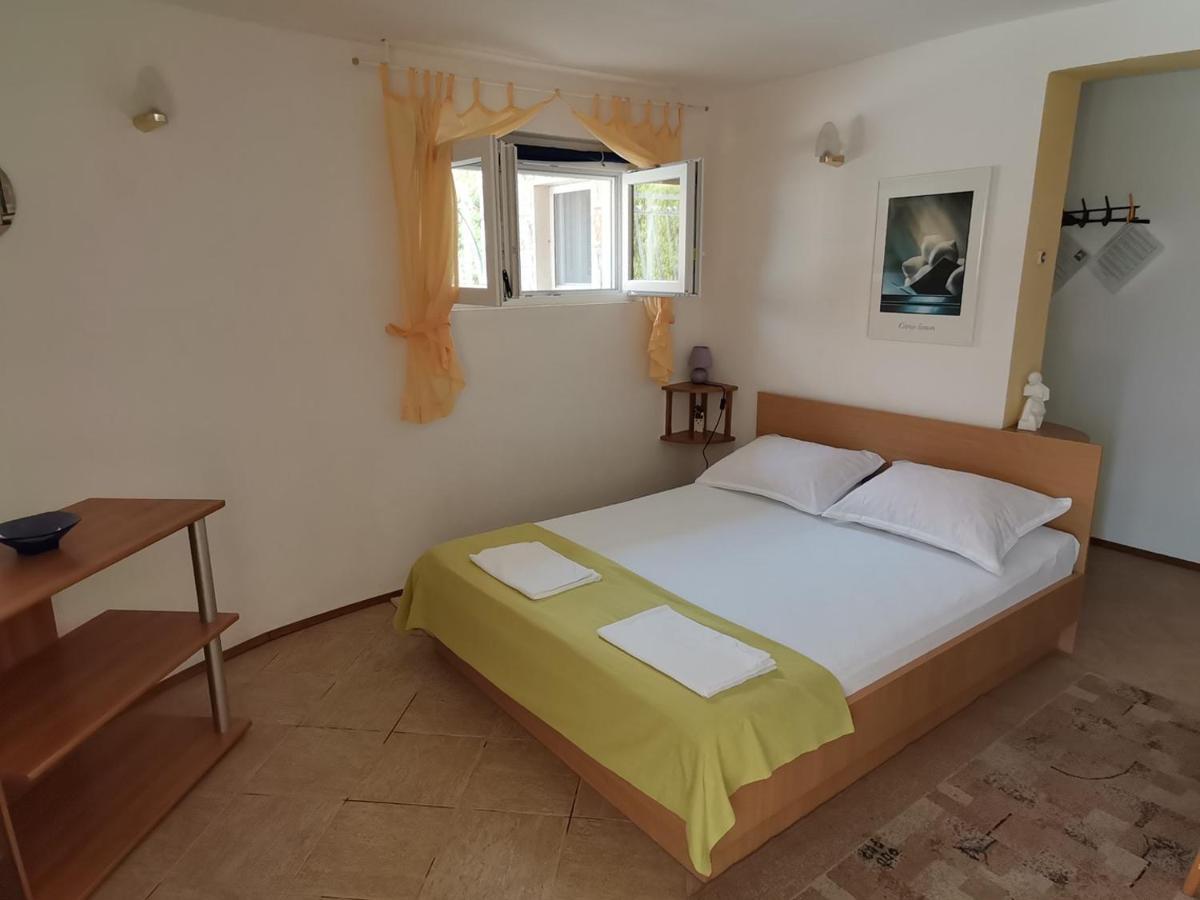 Apartments Ada Примоштен Экстерьер фото