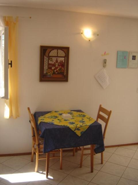 Apartments Ada Примоштен Экстерьер фото