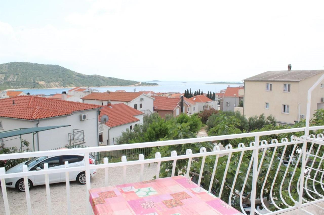 Apartments Ada Примоштен Экстерьер фото