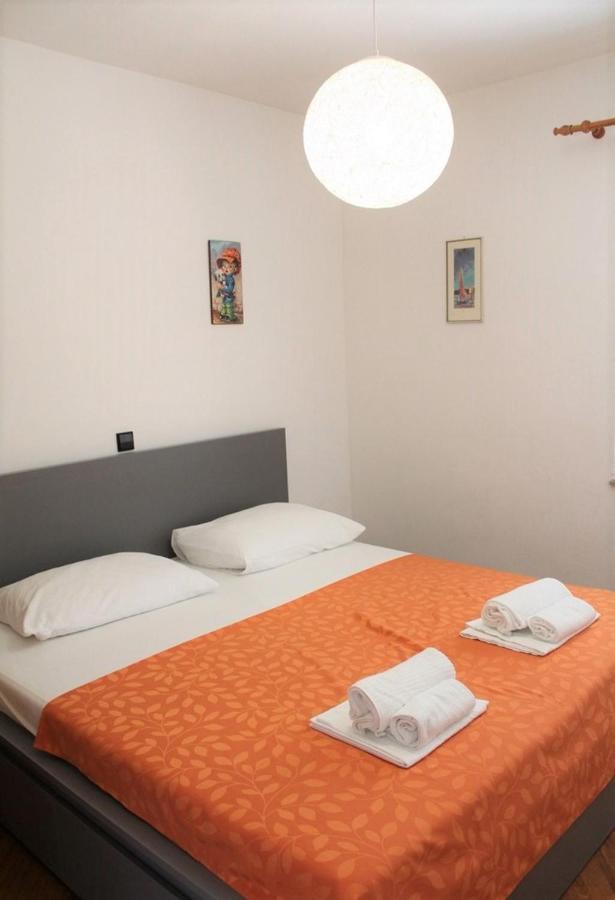 Apartments Ada Примоштен Экстерьер фото