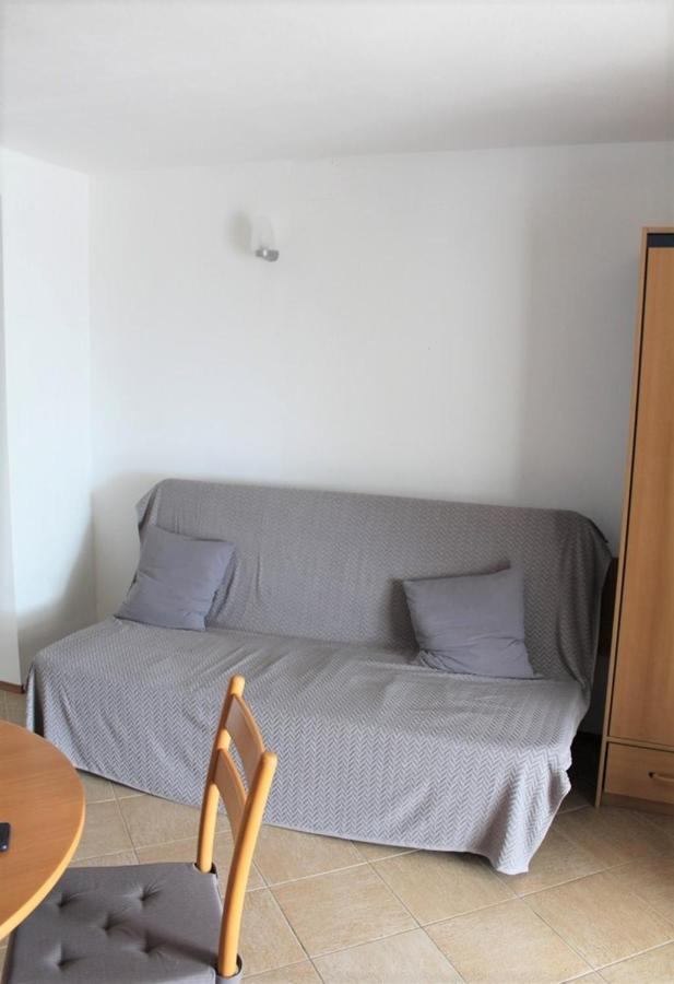 Apartments Ada Примоштен Экстерьер фото