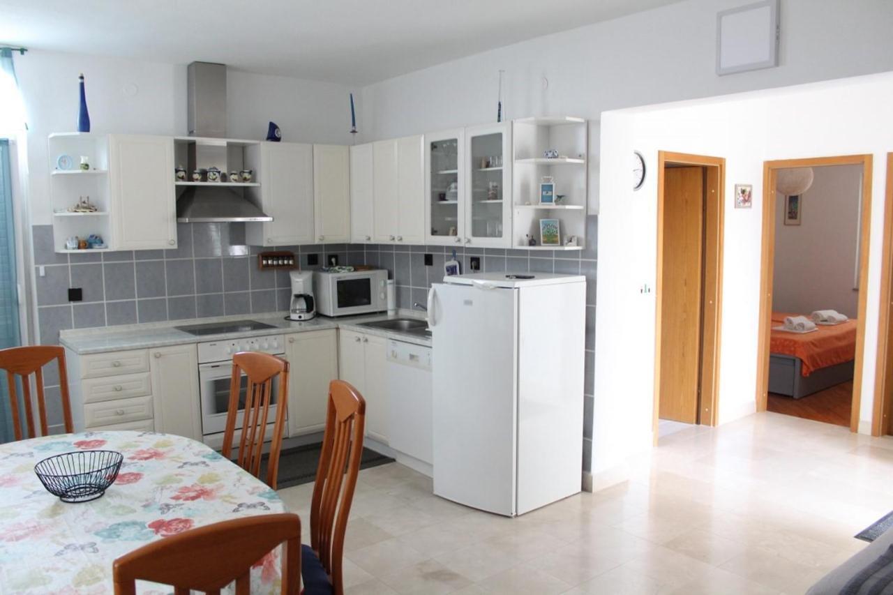 Apartments Ada Примоштен Экстерьер фото