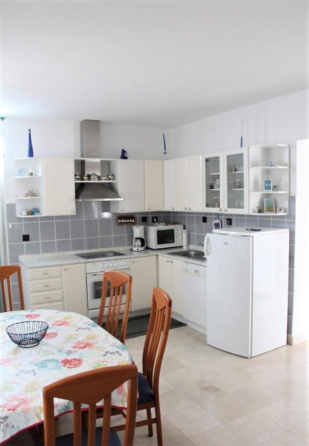 Apartments Ada Примоштен Экстерьер фото
