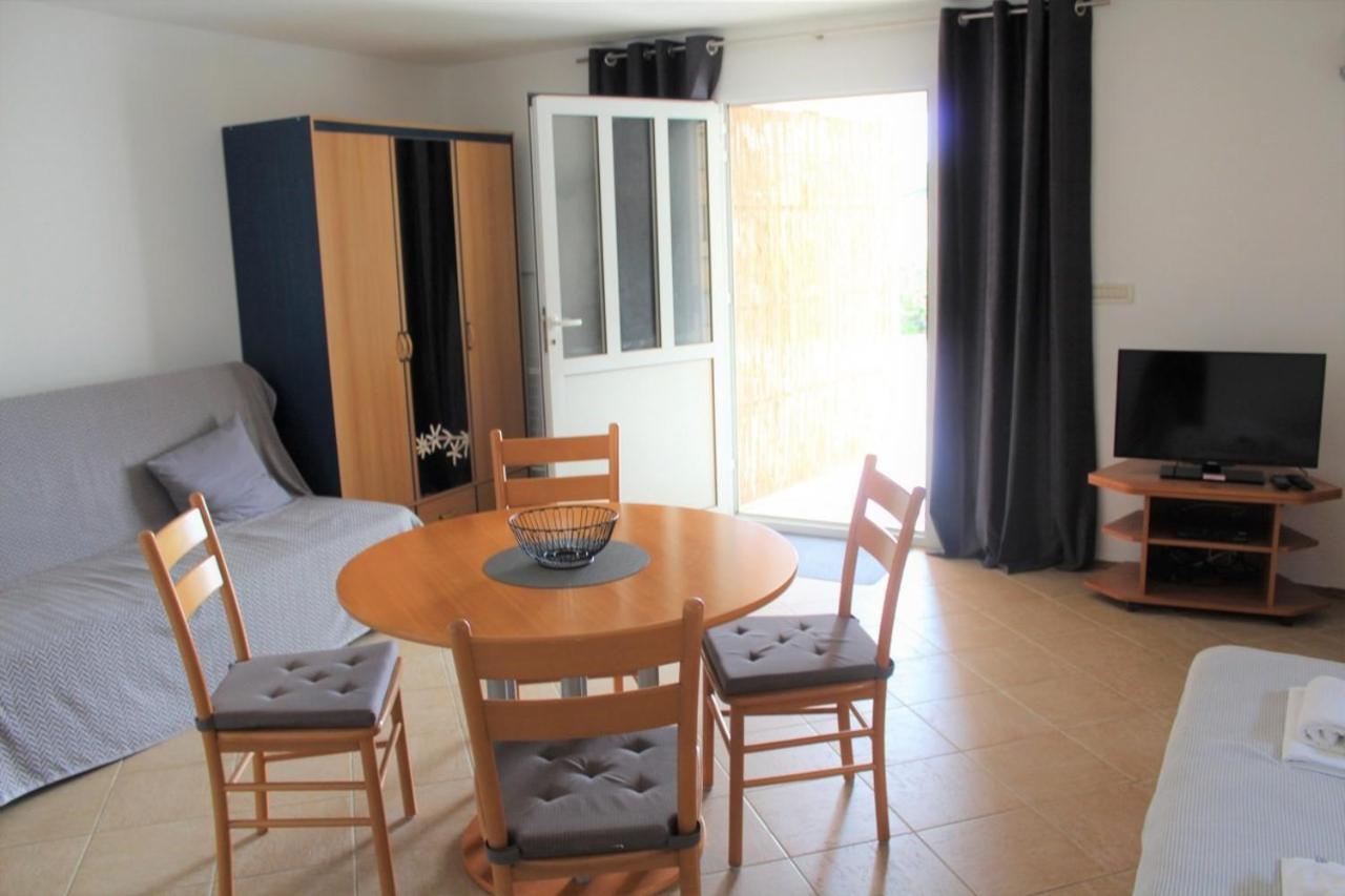 Apartments Ada Примоштен Экстерьер фото