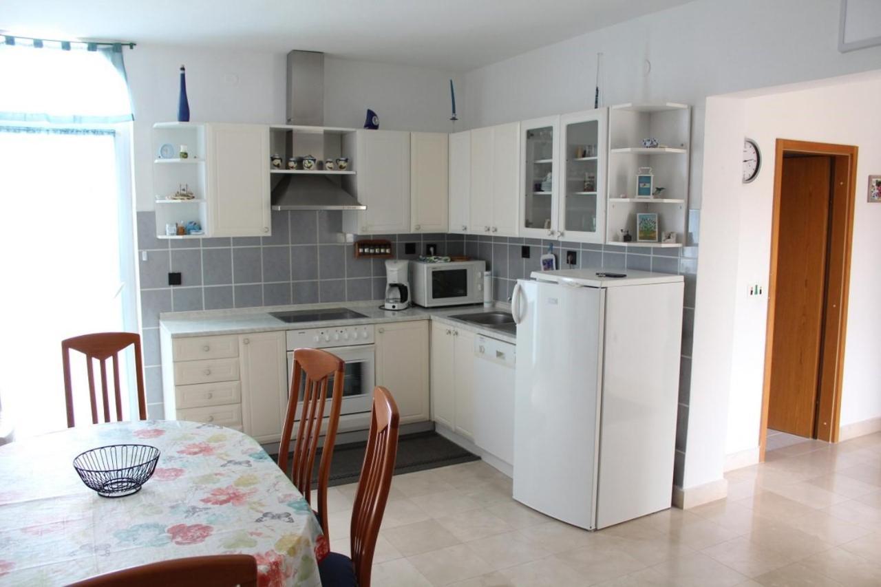 Apartments Ada Примоштен Экстерьер фото