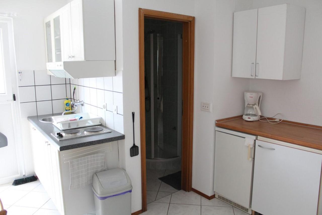 Apartments Ada Примоштен Экстерьер фото